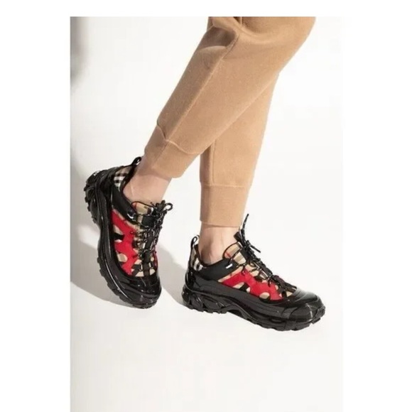 Burberry Arthur Chunky
Sneakers Nova Check
Red Black Platform
Trainers Sz 8 40 - Picture 1 of 12
